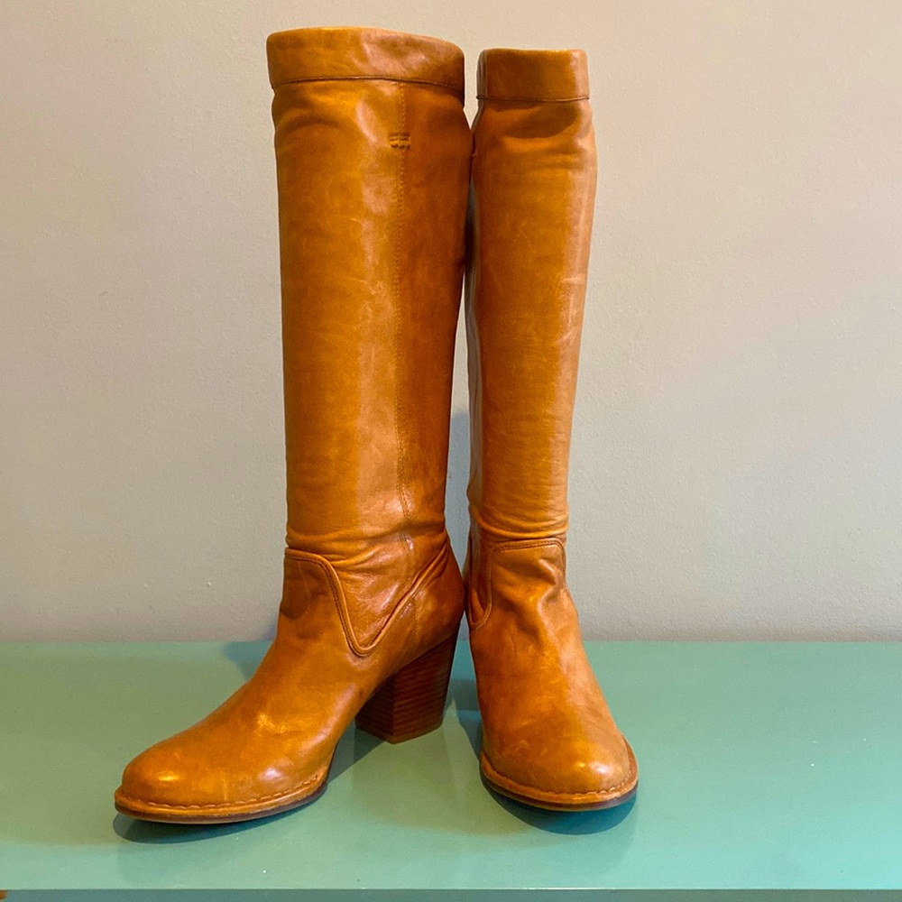 Frye boots size 9 never worn